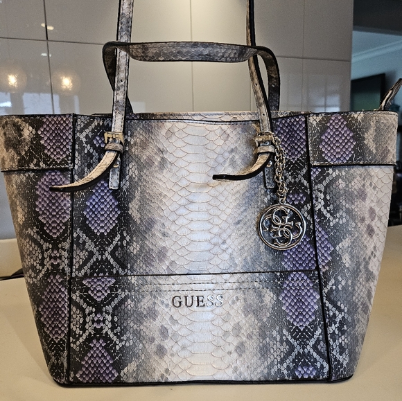 Guess Delaney tote - Picture 1 of 4